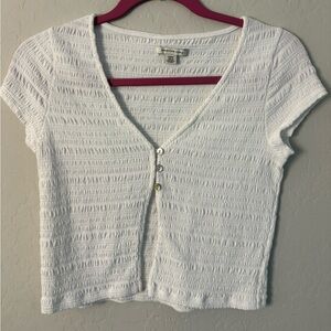 American Eagle textured white cropped button-front top. Size small.